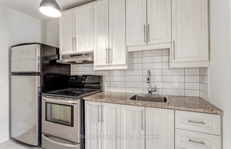 4 - 299 Pacific Ave, Toronto, M6P 2P8 | Image 2