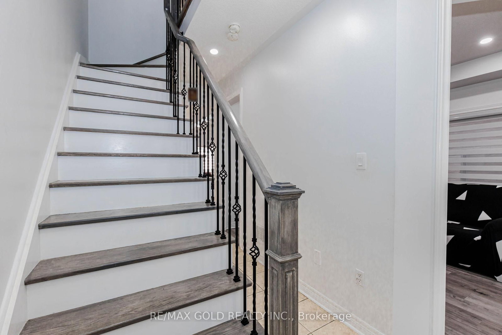 Detached House for sale at 93 Footbridge Crescent, Brampton, Ontario, L6R 0T9 - Sandringham-Wellington - MLS: W12987860