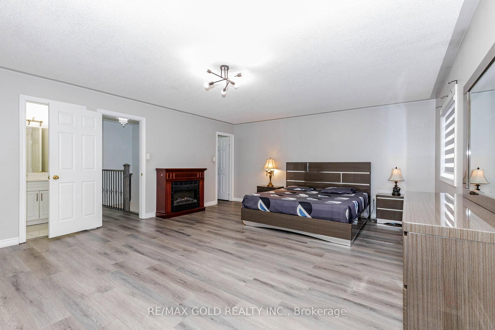 Detached House for sale at 93 Footbridge Crescent, Brampton, Ontario, L6R 0T9 - Sandringham-Wellington - MLS: W12987860