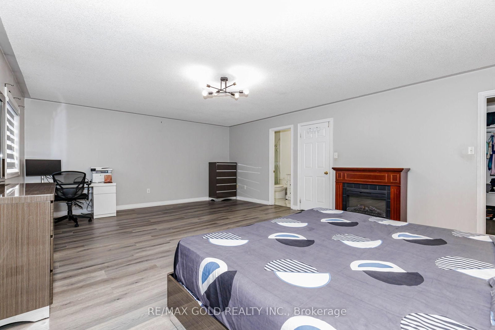 Detached House for sale at 93 Footbridge Crescent, Brampton, Ontario, L6R 0T9 - Sandringham-Wellington - MLS: W12987860