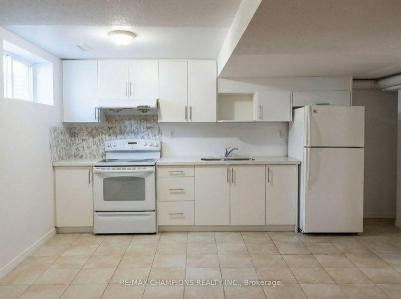 45 Iceberg Tr, Brampton, L6R 0J7 | Image 2