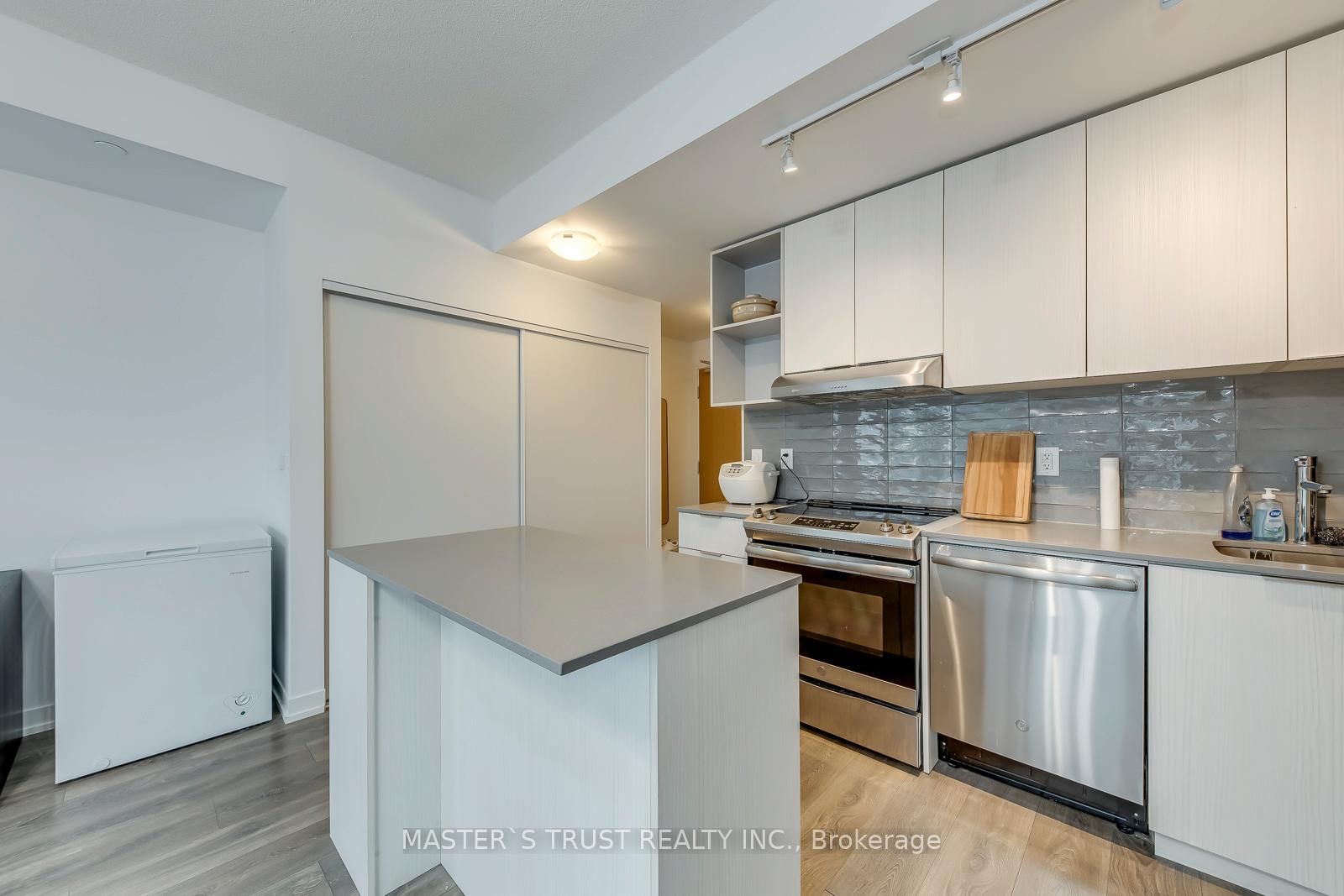 2520 Eglinton Avenue W, Unit 1804 - Photo 15