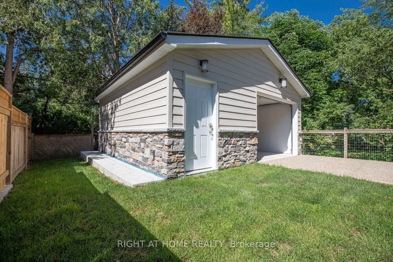 32 Varsity Rd, Toronto, M6S 4N5 | Image 3