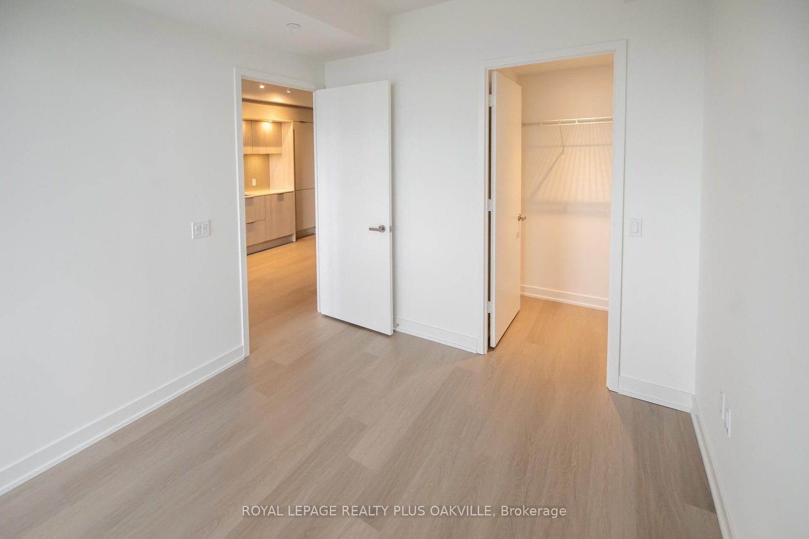 448 Burnhamthorpe Road W, Unit 1505 - Photo 12