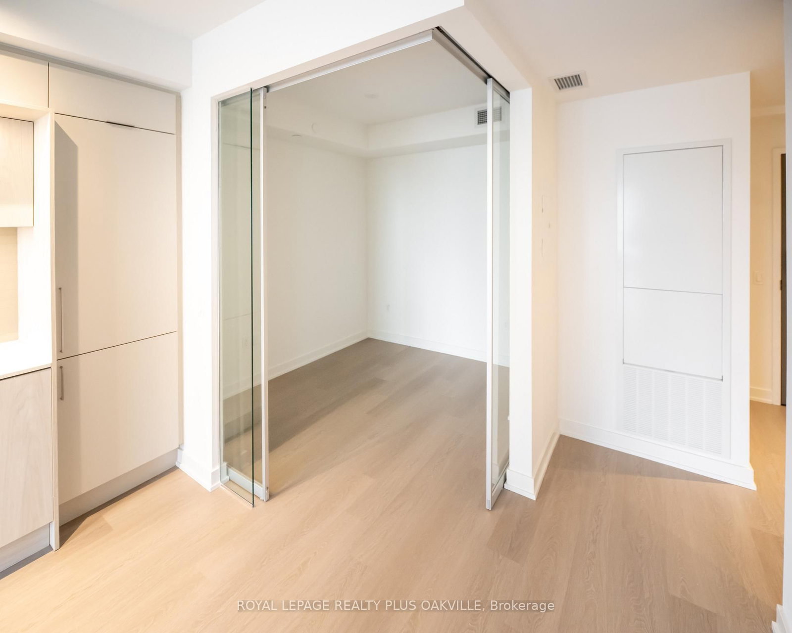 448 Burnhamthorpe Road W, Unit 1505 - Photo 13