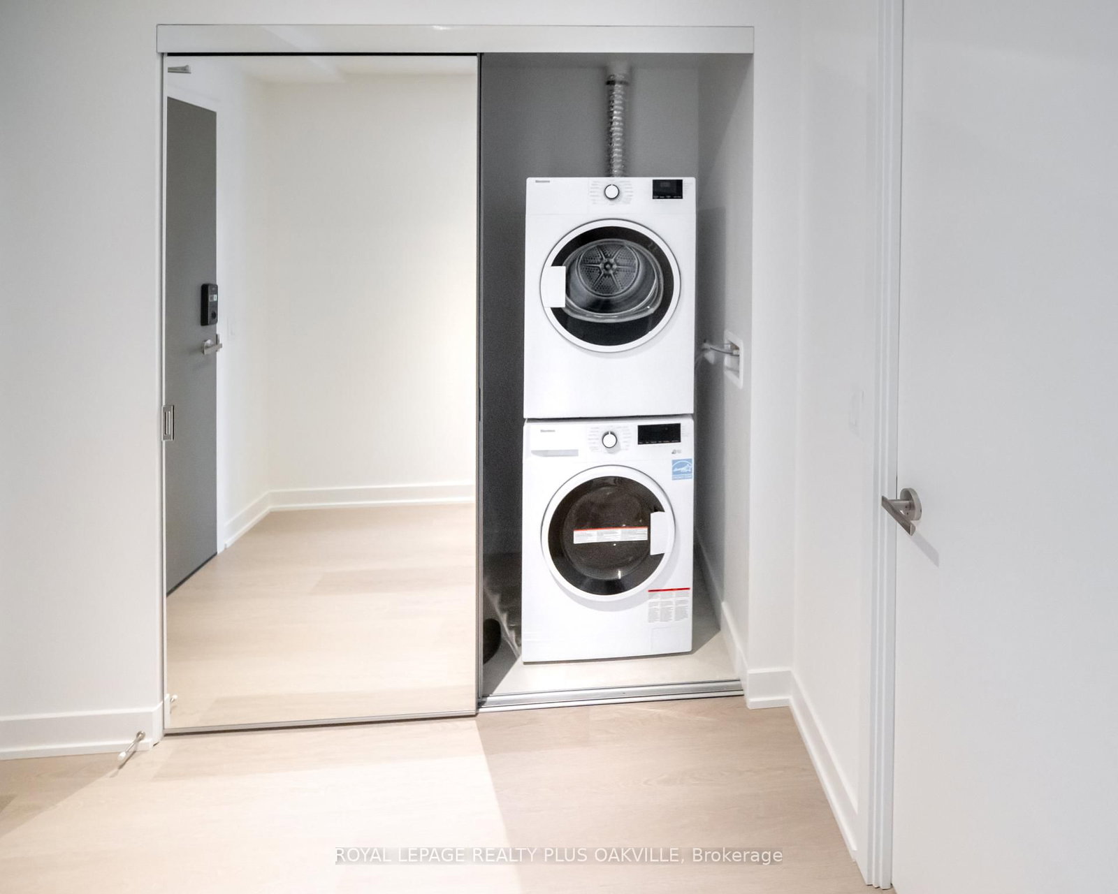 448 Burnhamthorpe Road W, Unit 1505 - Photo 16