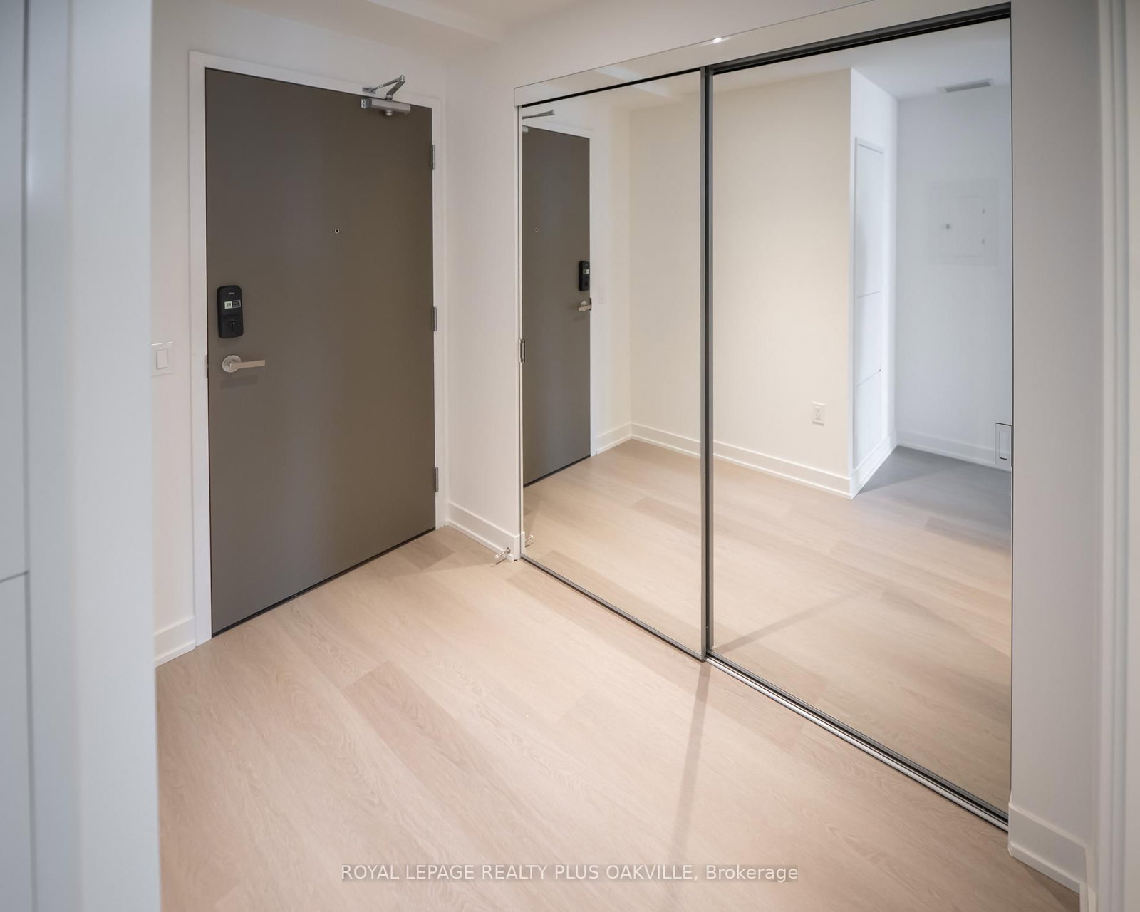 448 Burnhamthorpe Road W, Unit 1505 - Photo 5