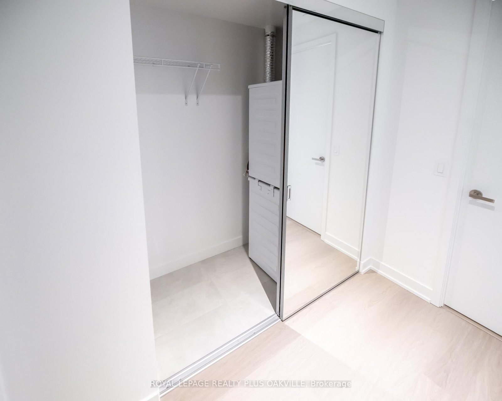 448 Burnhamthorpe Road W, Unit 1505 - Photo 6