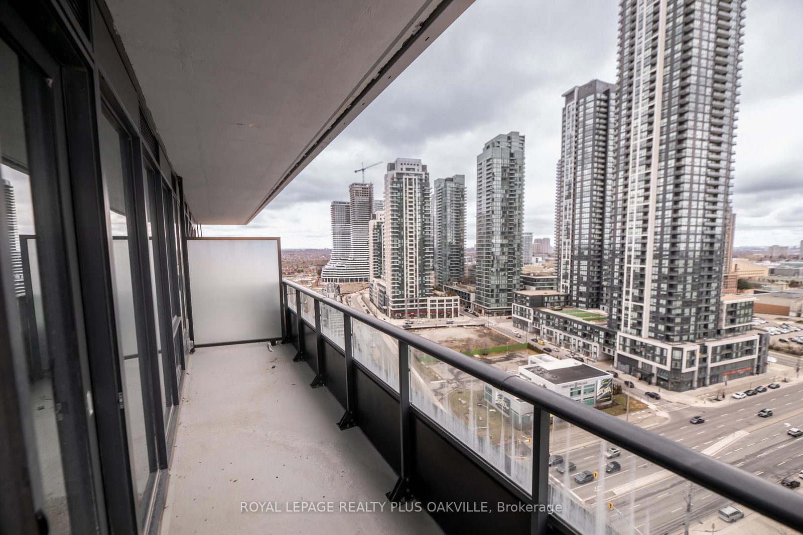 448 Burnhamthorpe Road W, Unit 1505 - Photo 9