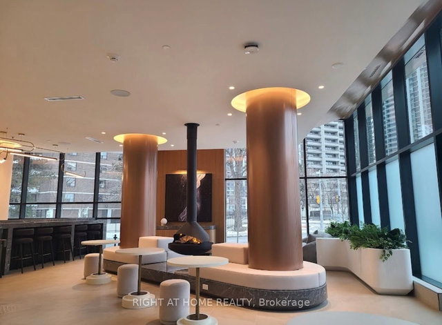 1904 - 60 Central Park Roadway