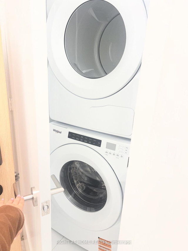 1904 - 60 Central Park Roadway