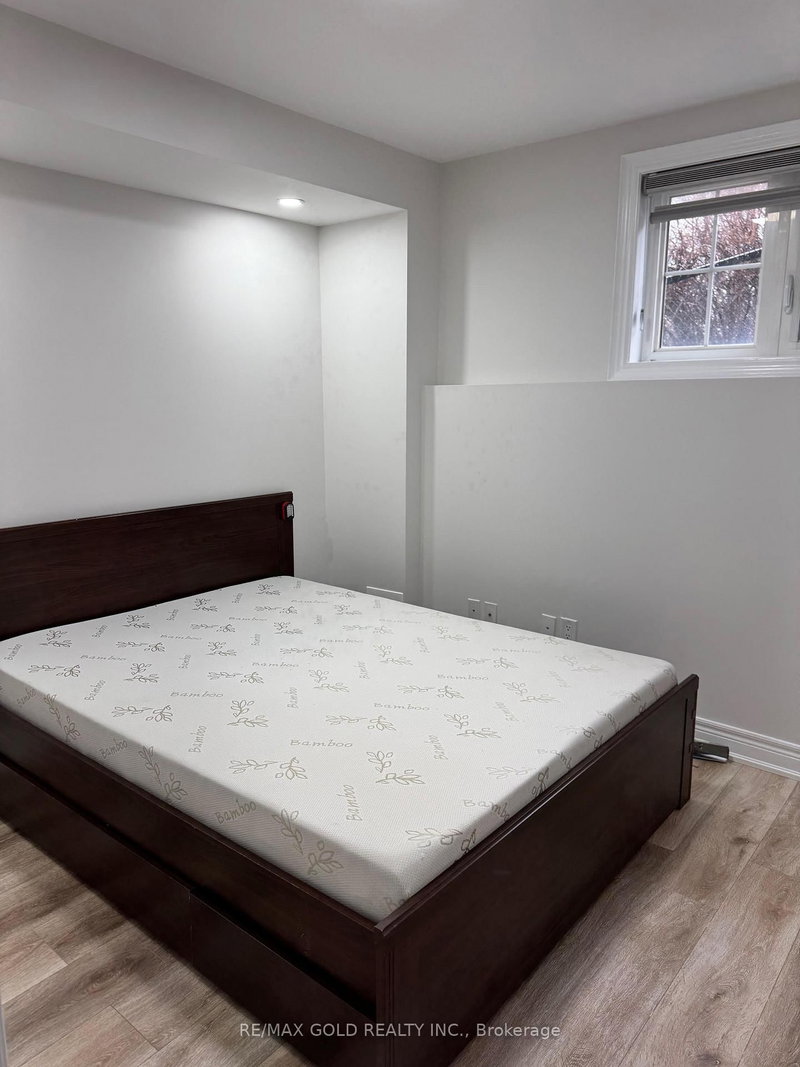 76 Tatra Cres N, Brampton, L6Y 0K6 | Image 2