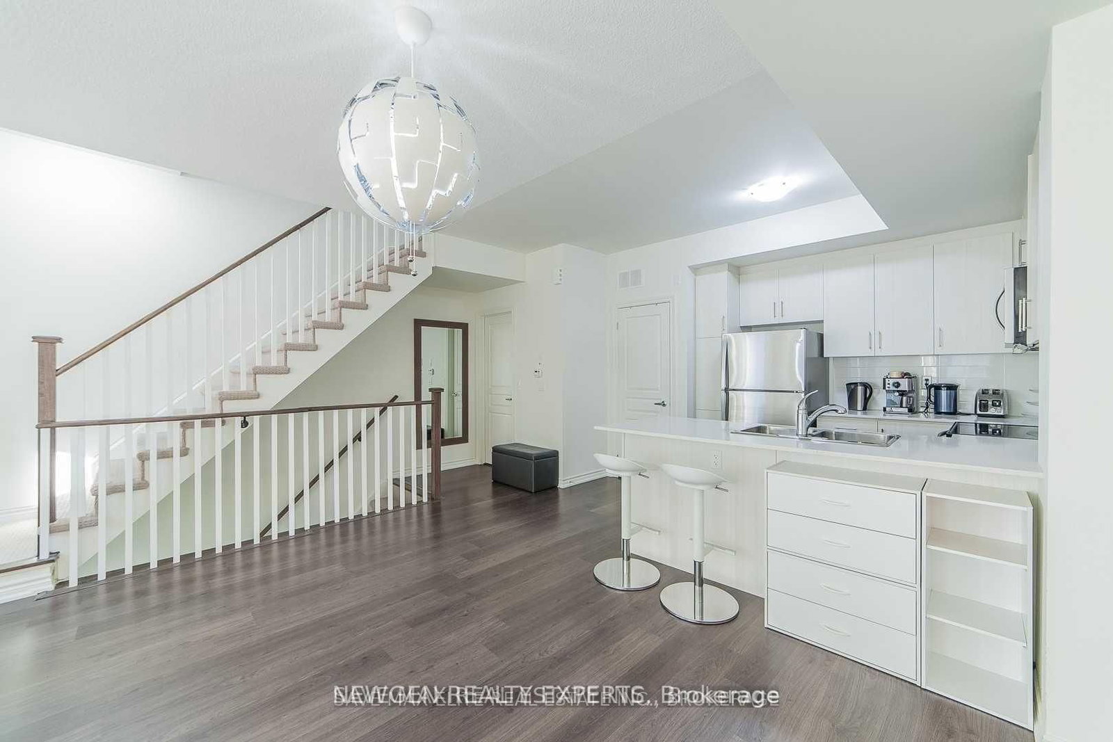 120 Longbranch Avenue, Unit 8 - Photo 5