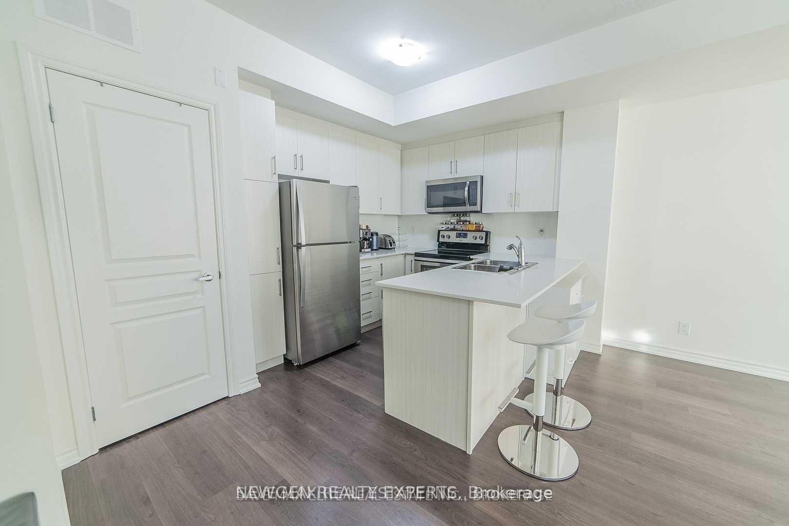 120 Longbranch Avenue, Unit 8 - Photo 6