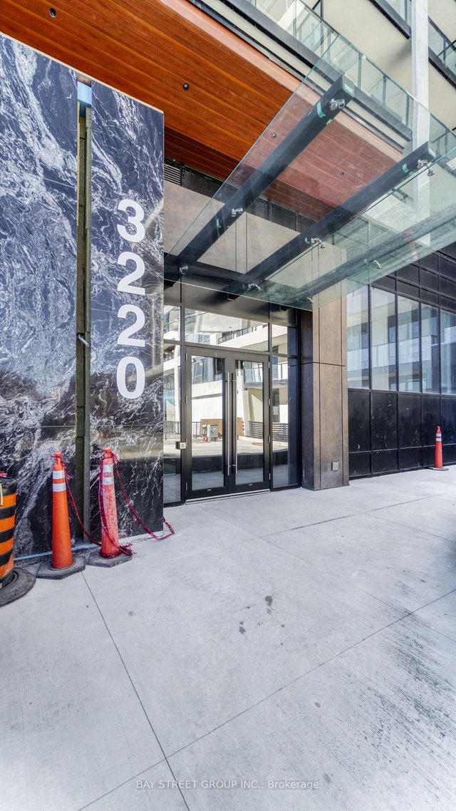 1013 - 3220 William Coltson Avenue