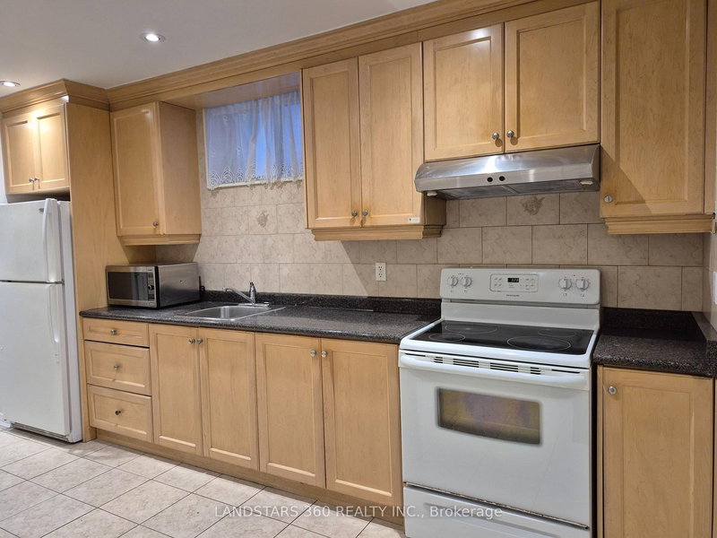 Lower - 49 Boon Ave, Toronto, M6E 3Z2 | Image 2