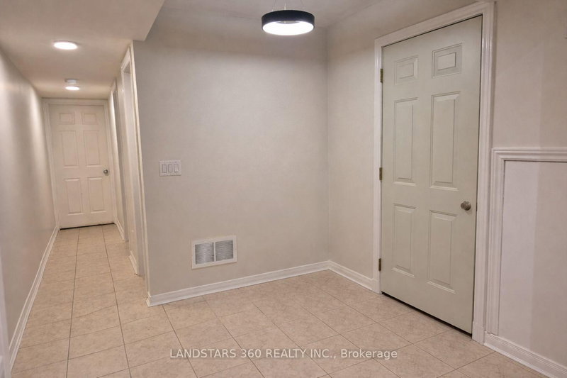 Lower - 49 Boon Ave, Toronto, M6E 3Z2 | Image 3