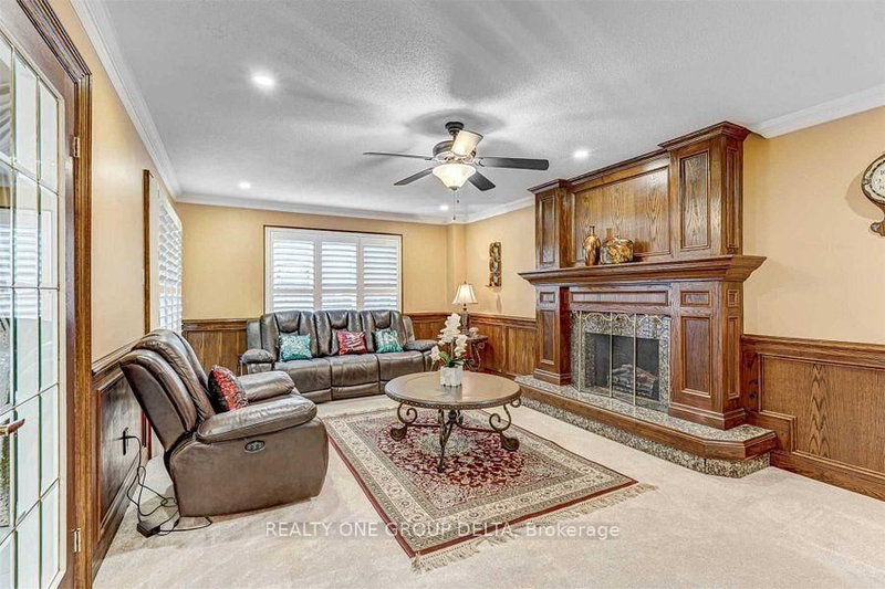 1918 Royal Credit Blvd, Mississauga, L5M 4Y1 | Image 3