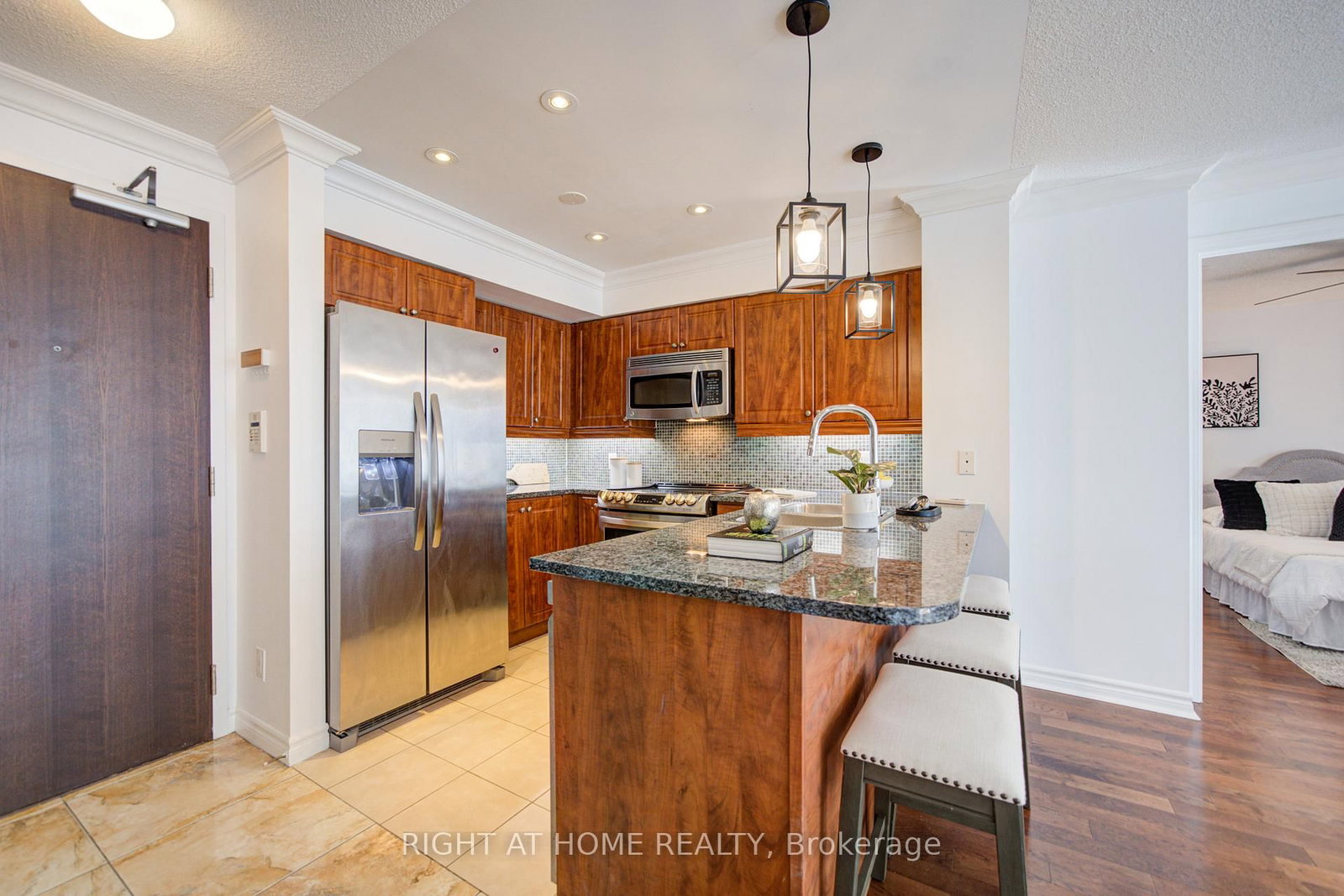 335 Rathburn Road W, Unit 211 - Photo 10