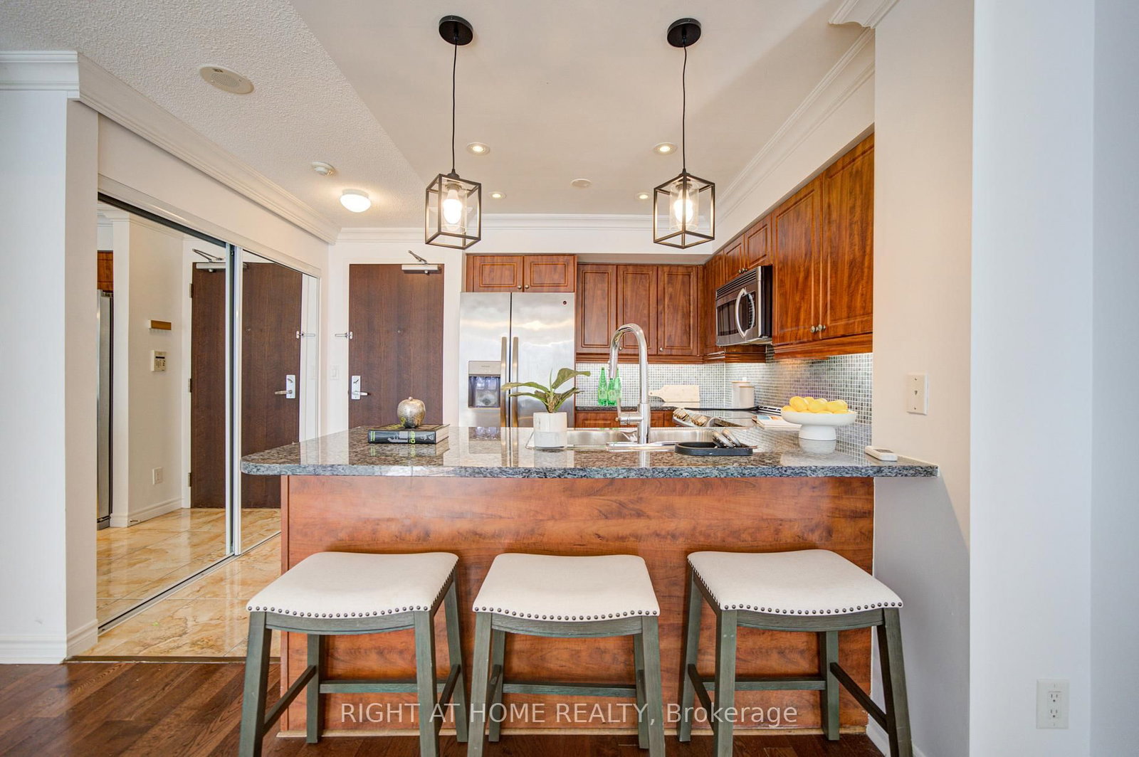 335 Rathburn Road W, Unit 211 - Photo 11