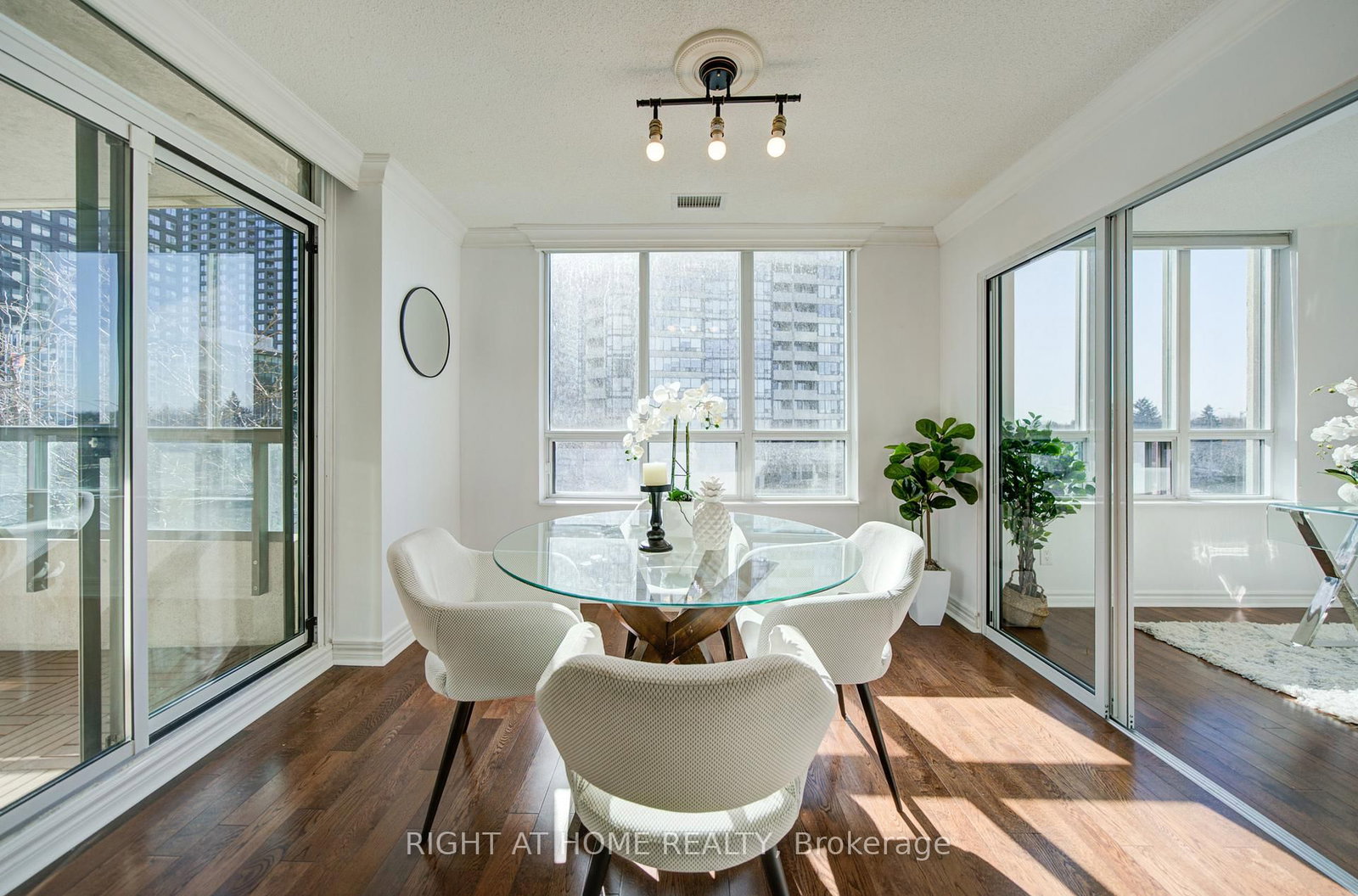 335 Rathburn Road W, Unit 211 - Photo 18