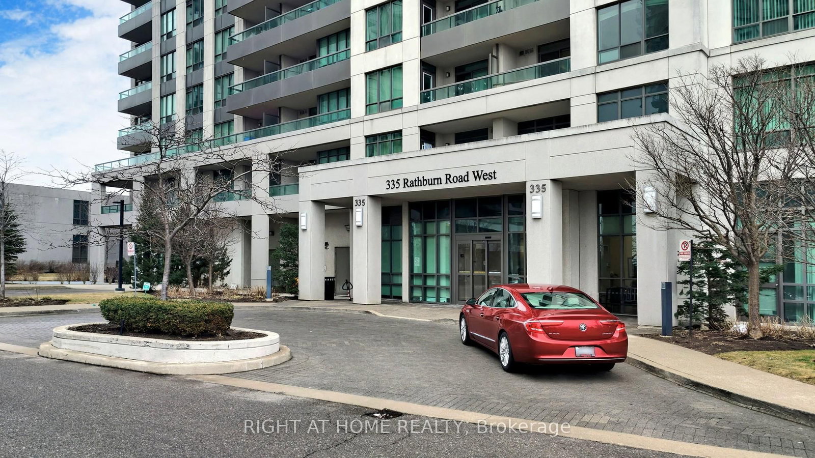 335 Rathburn Road W, Unit 211 - Photo 2