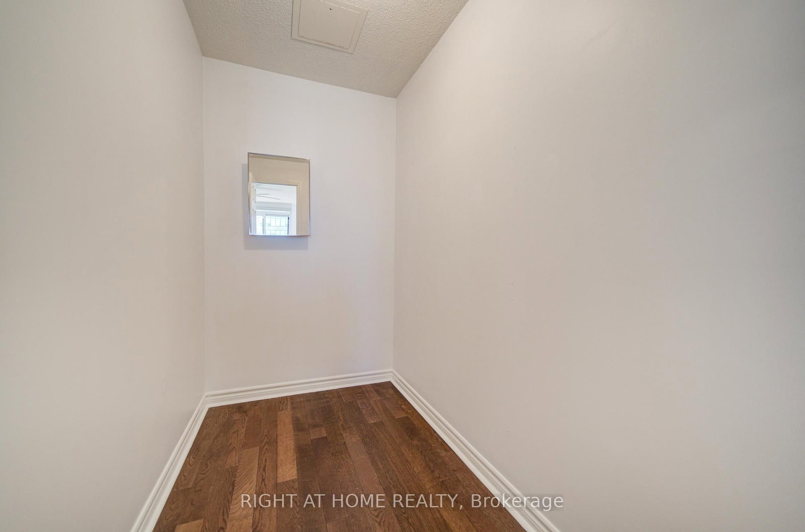 335 Rathburn Road W, Unit 211 - Photo 26
