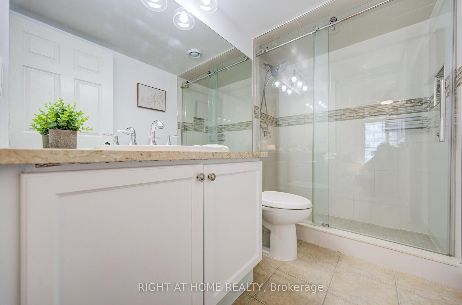 335 Rathburn Road W, Unit 211 - Photo 27