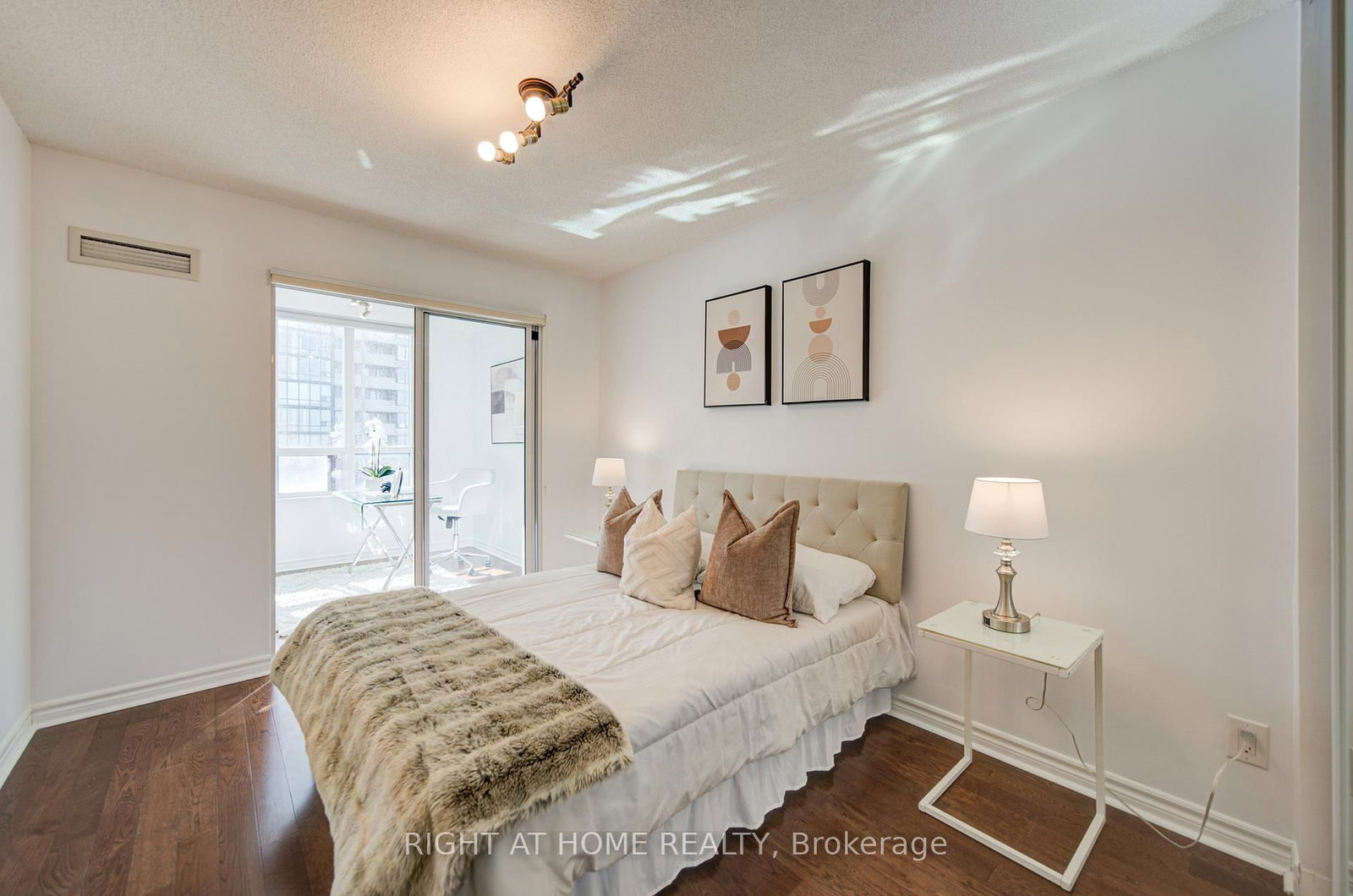 335 Rathburn Road W, Unit 211 - Photo 29