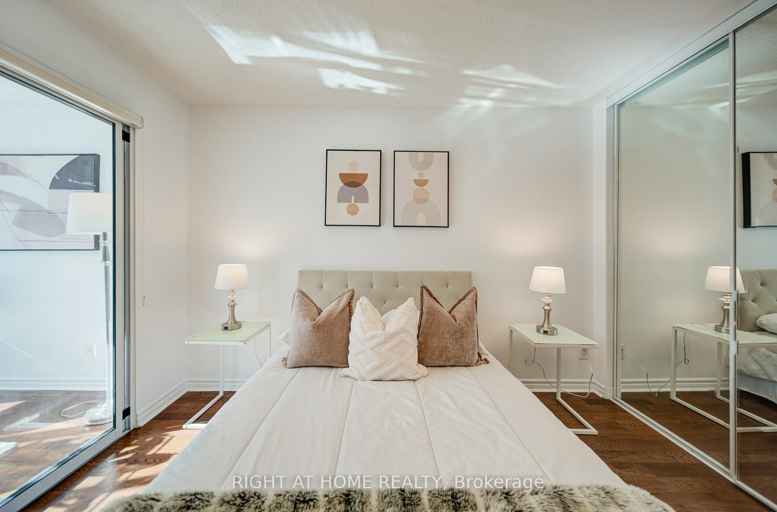 335 Rathburn Road W, Unit 211 - Photo 31