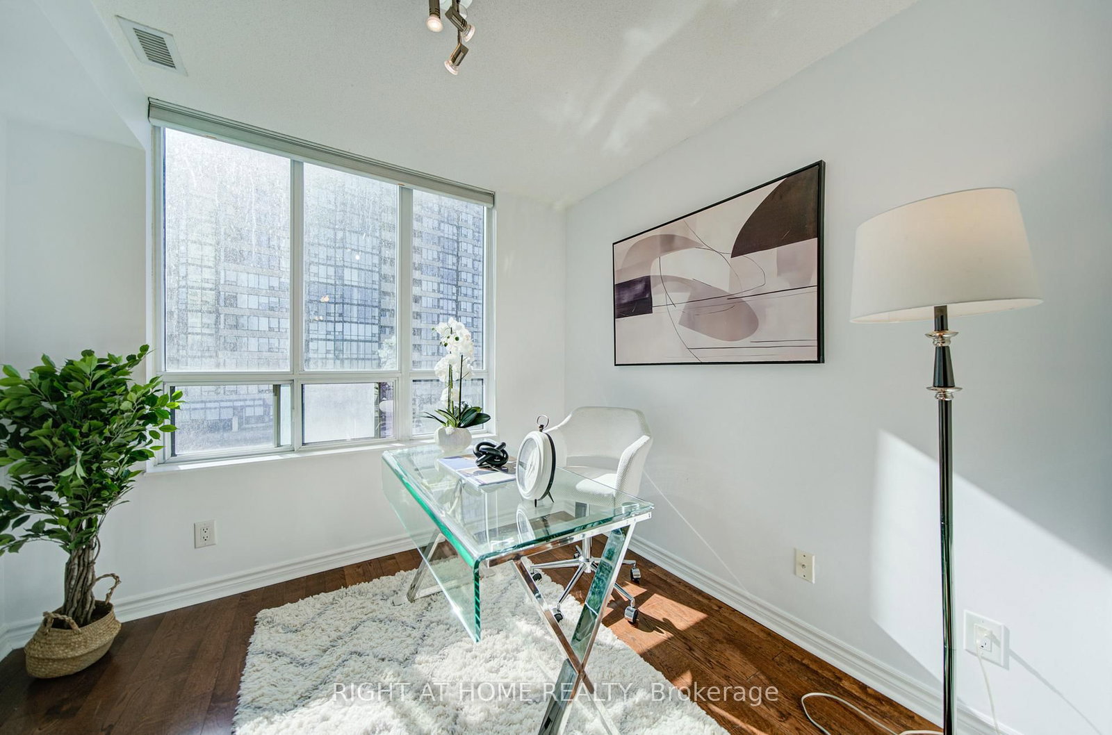 335 Rathburn Road W, Unit 211 - Photo 33