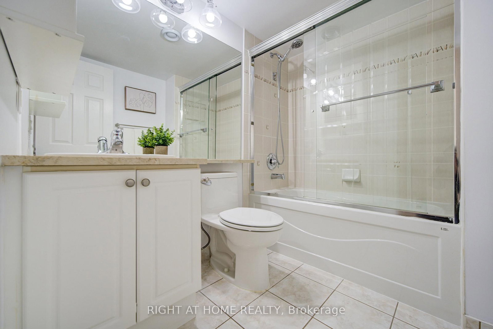 335 Rathburn Road W, Unit 211 - Photo 36