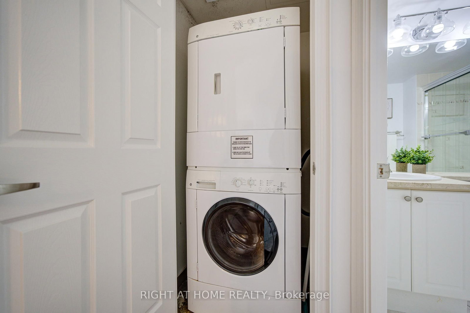 335 Rathburn Road W, Unit 211 - Photo 37