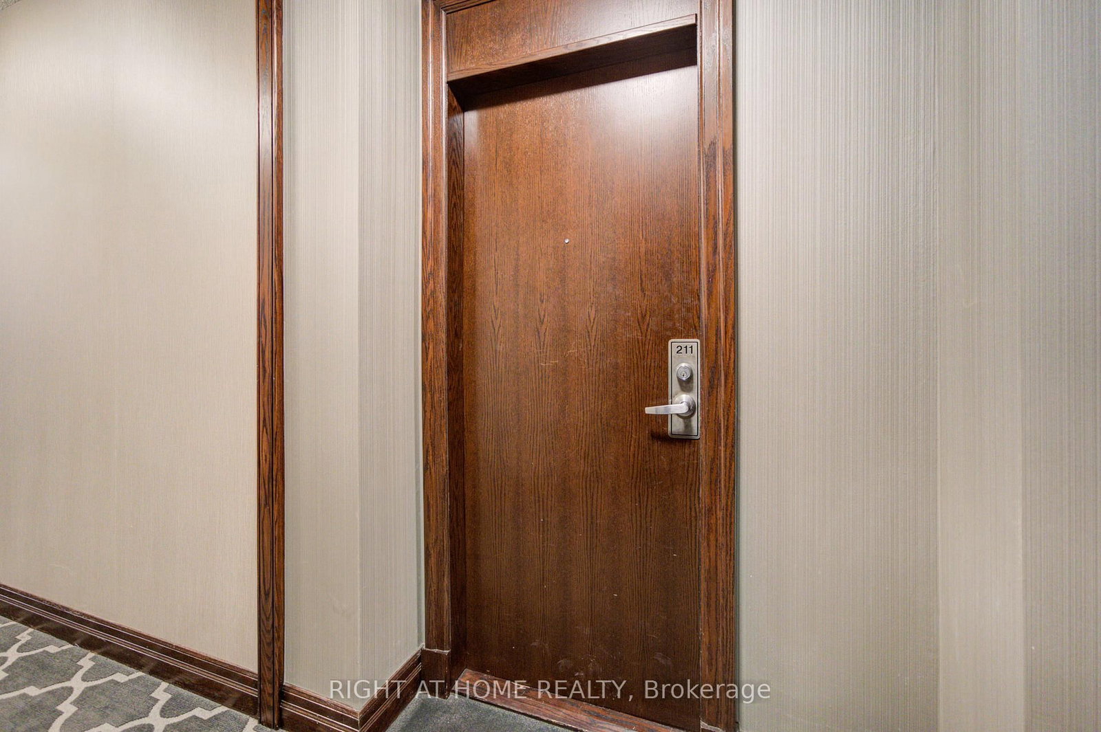 335 Rathburn Road W, Unit 211 - Photo 4