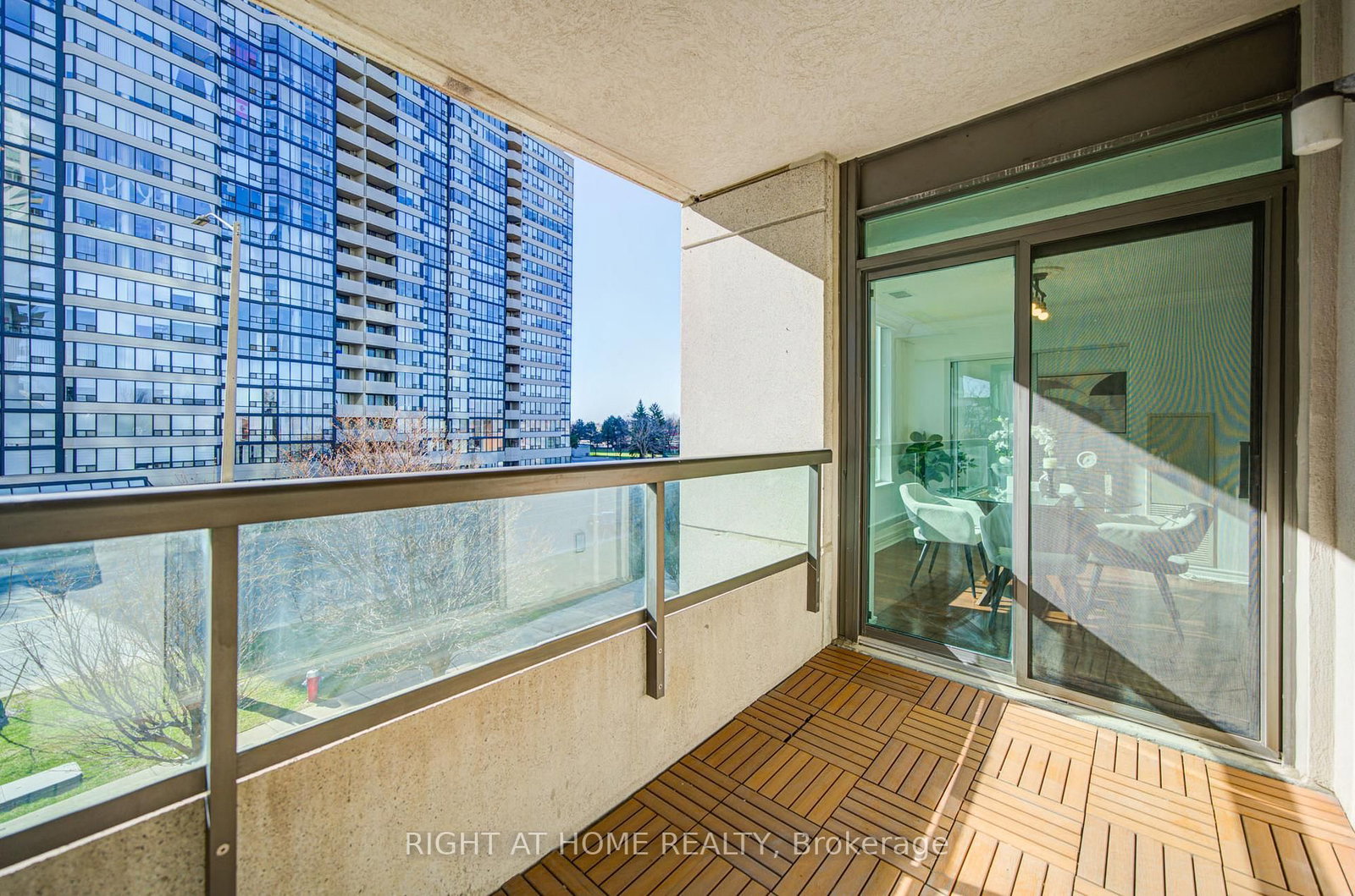 335 Rathburn Road W, Unit 211 - Photo 40