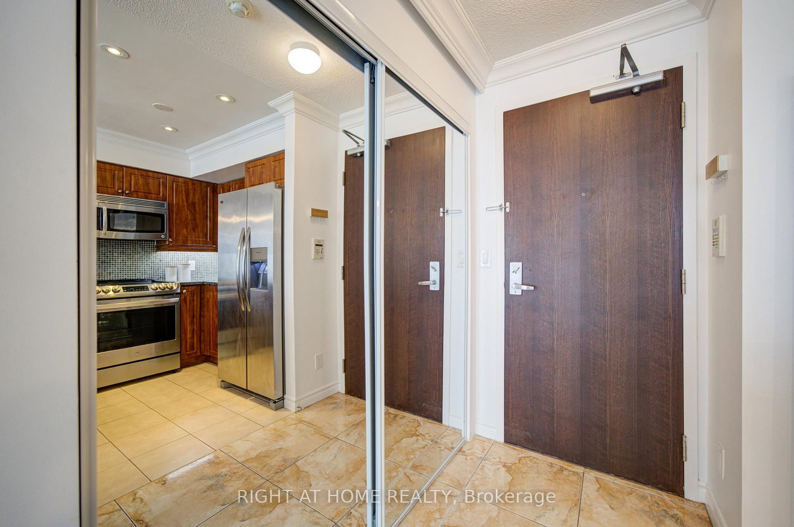 335 Rathburn Road W, Unit 211 - Photo 6