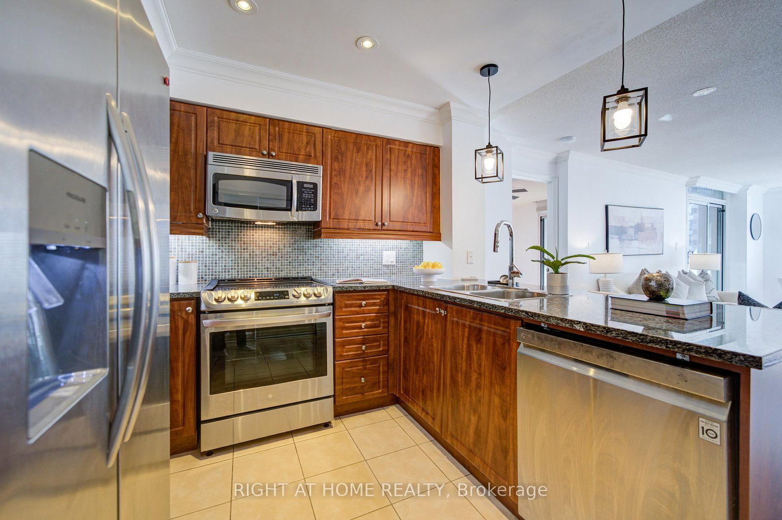 335 Rathburn Road W, Unit 211 - Photo 8