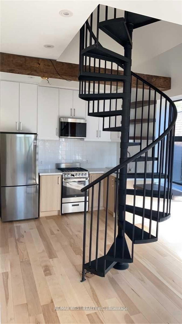 3 - 299 Pacific Avenue