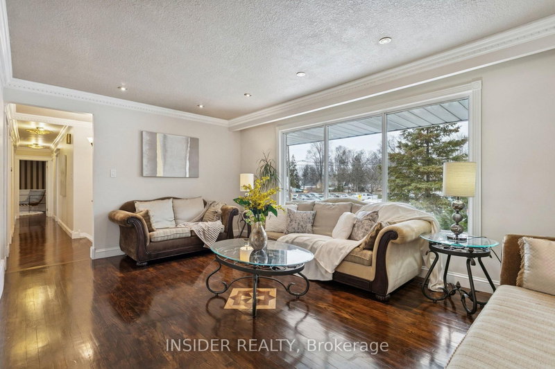2078 Stanfield Rd, Mississauga, L4Y 1R5 | Image 2