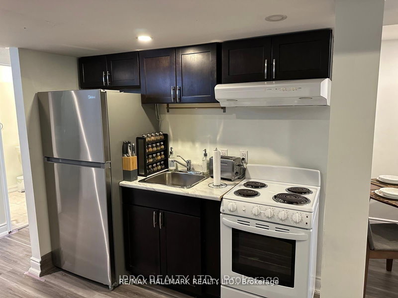 Bsmt - 853 Fourth St, Mississauga, L5E 1J7 | Image 2