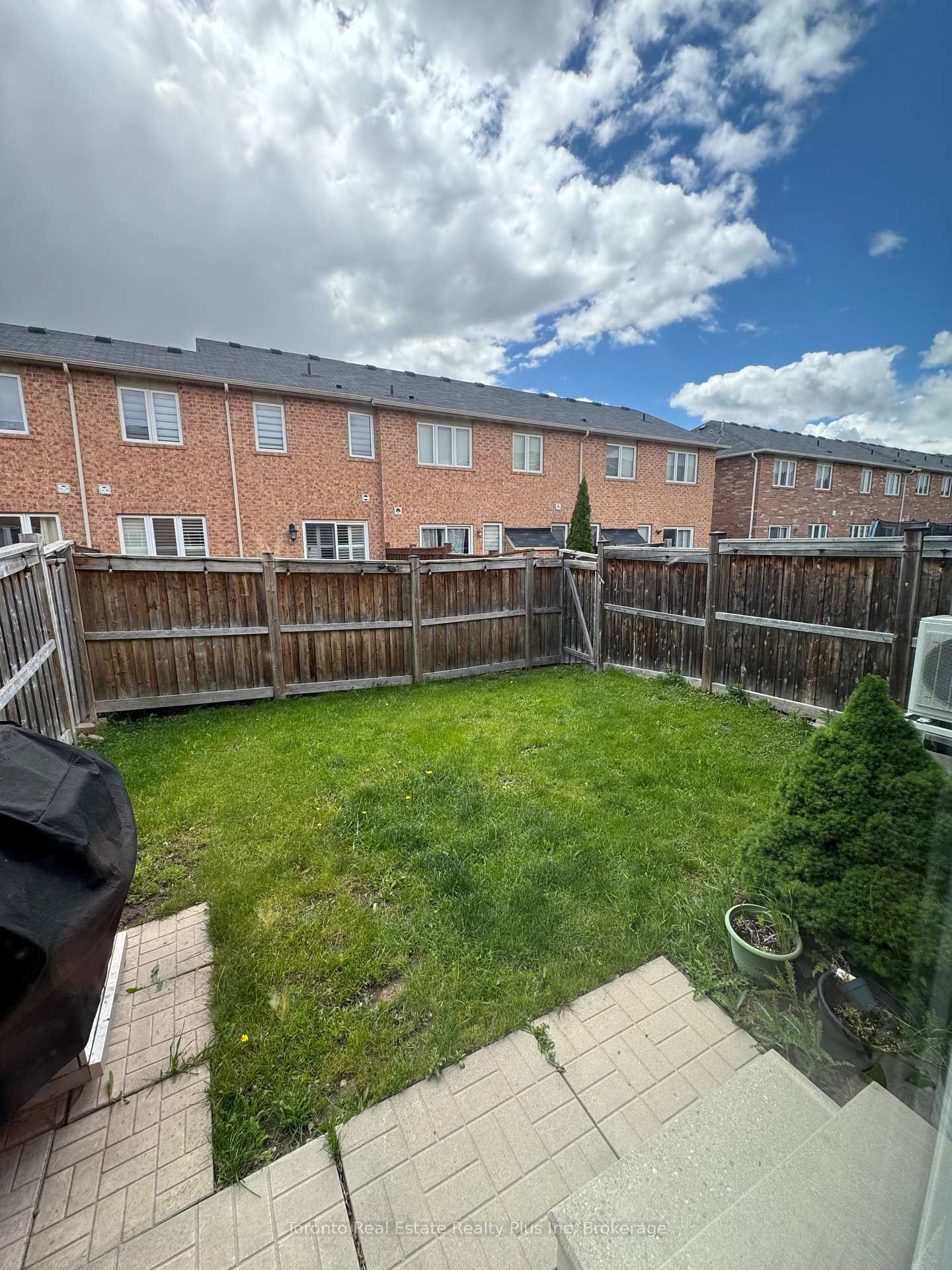 Townhouse for sale at 573 Cargill Path, Milton, Ontario, L9T 7R5 - Coates - MLS: W12988944