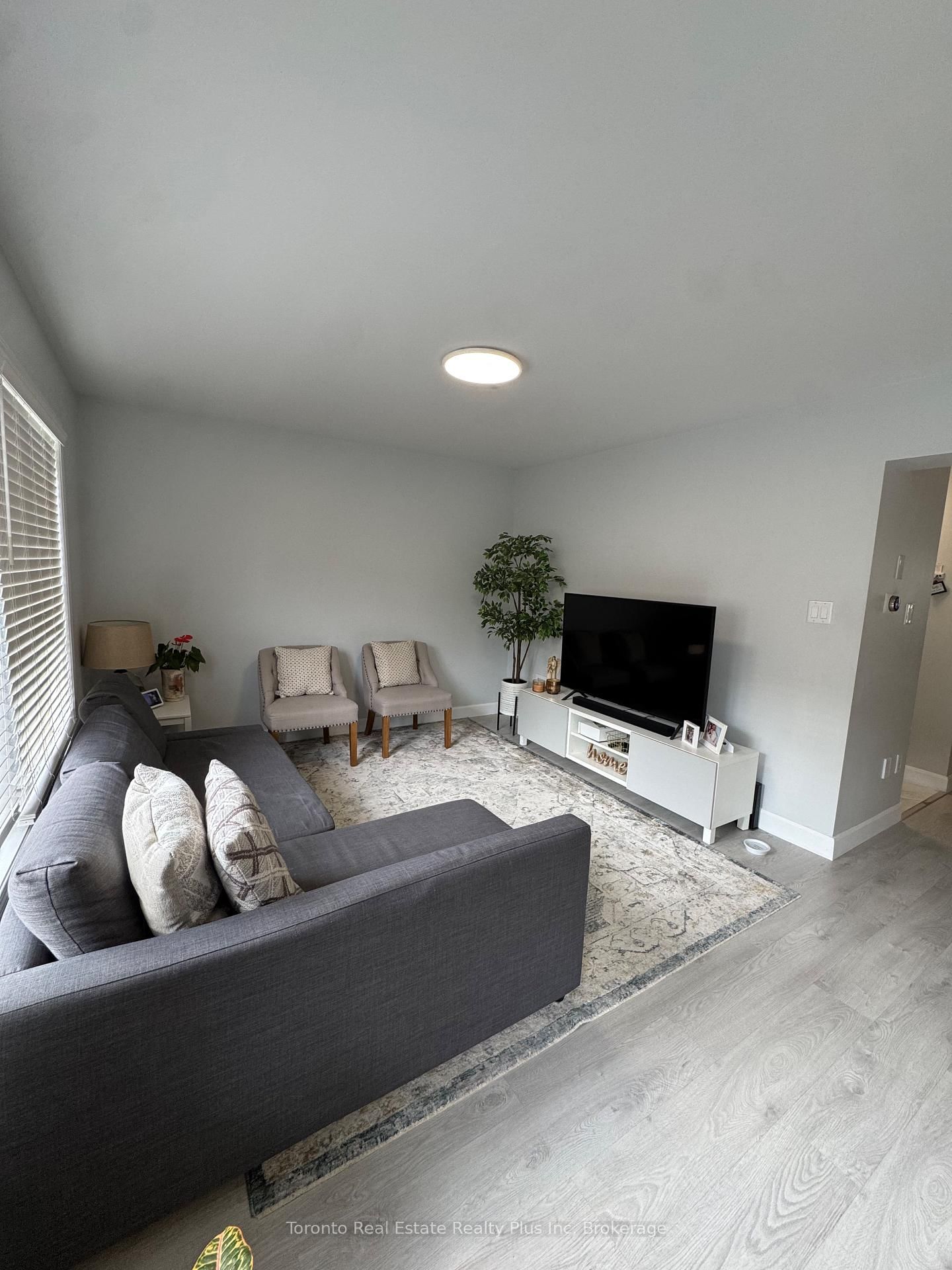 Townhouse for sale at 573 Cargill Path, Milton, Ontario, L9T 7R5 - Coates - MLS: W12988944