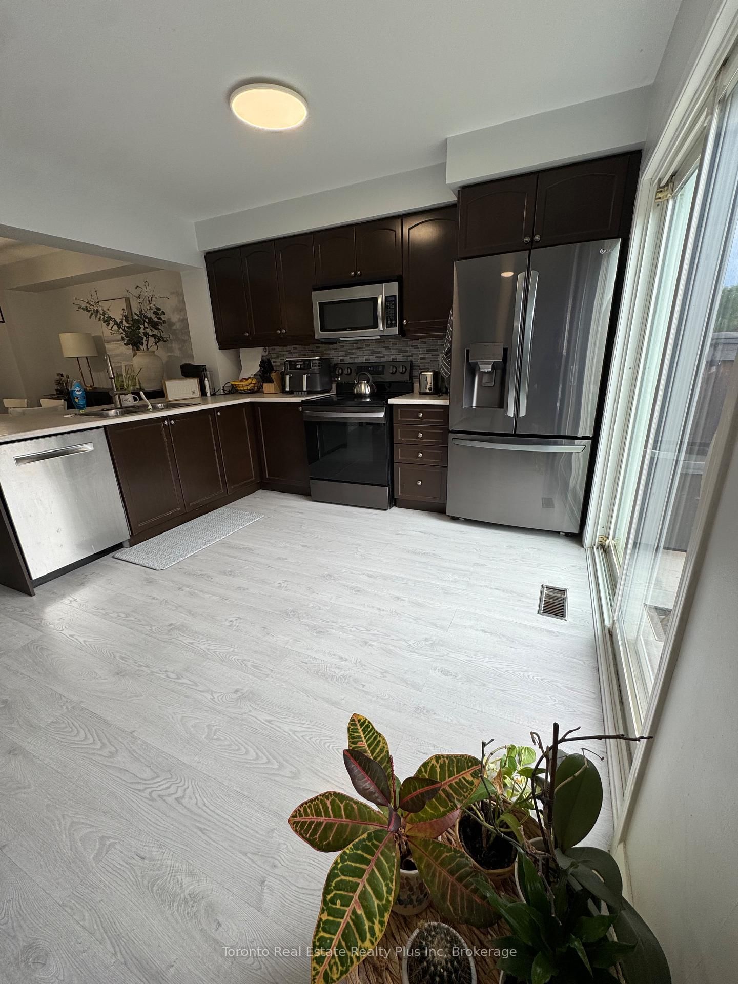 Townhouse for sale at 573 Cargill Path, Milton, Ontario, L9T 7R5 - Coates - MLS: W12988944