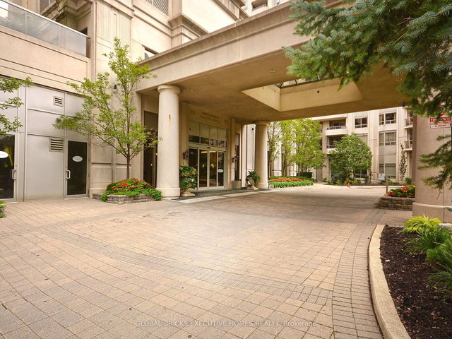 PHO8 - 25 Kingsbridge Garden Circle