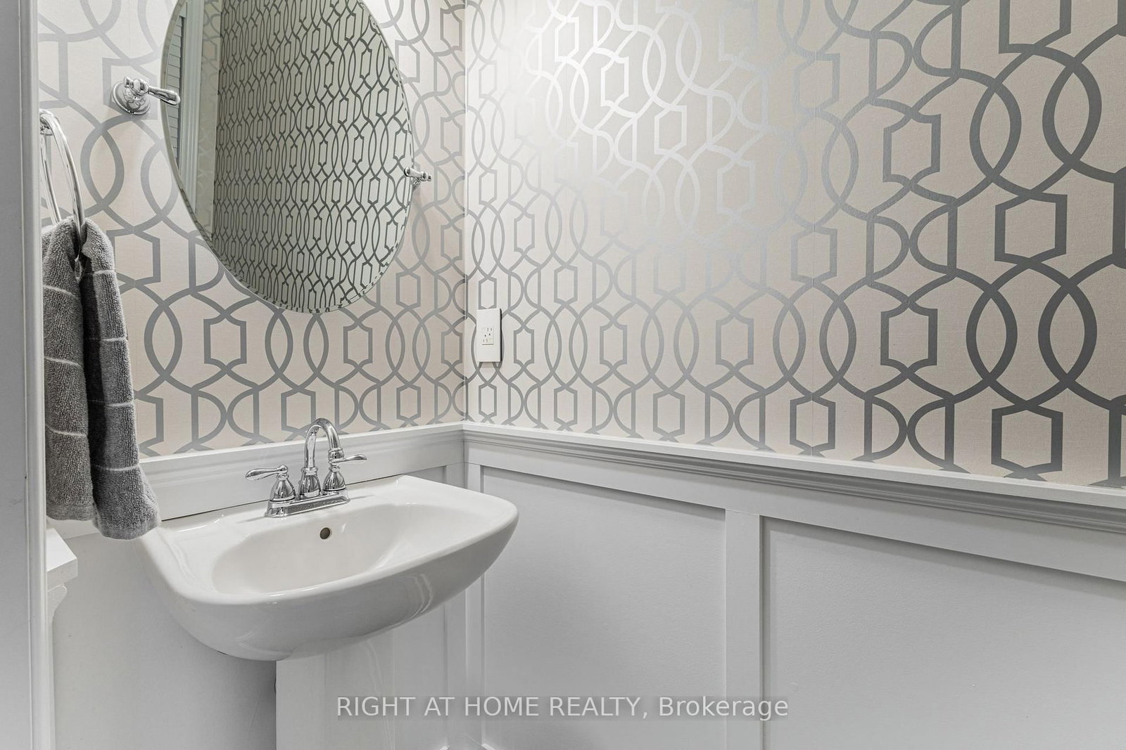 Detached House for sale at 488 Mcgibbon Drive, Milton, Ontario, L9T 8T7 - Clarke - MLS: W12989010