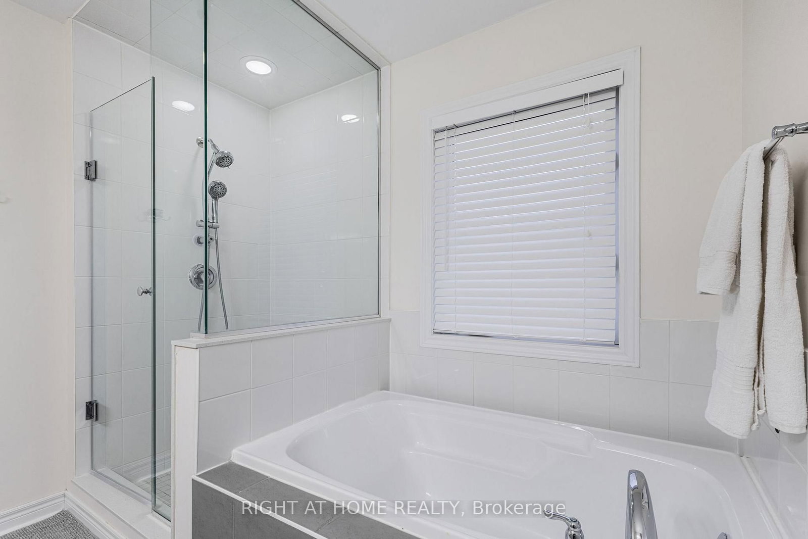 Detached House for sale at 488 Mcgibbon Drive, Milton, Ontario, L9T 8T7 - Clarke - MLS: W12989010