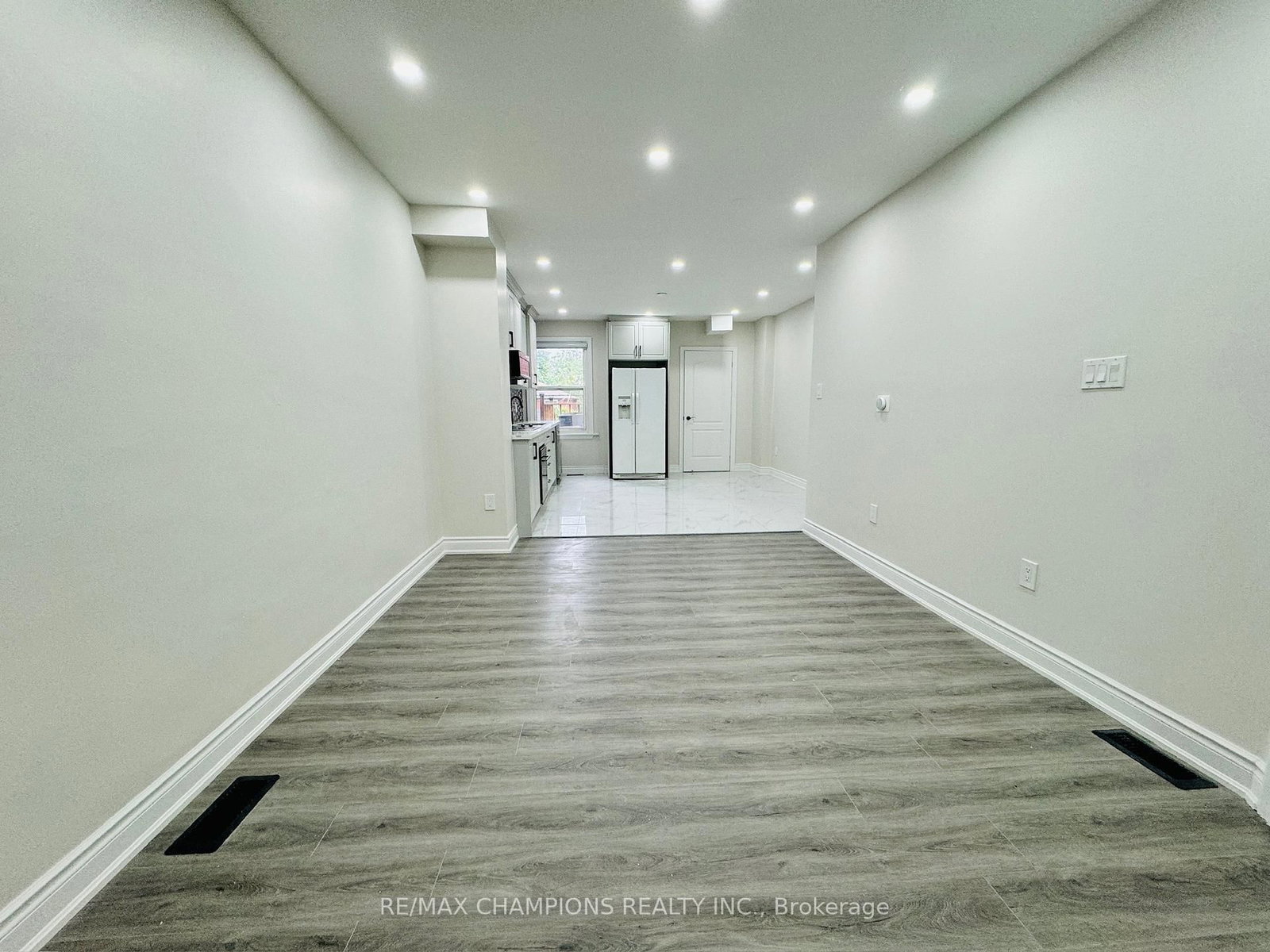 196 Caledonia Road, Unit Main Flr - Photo 12