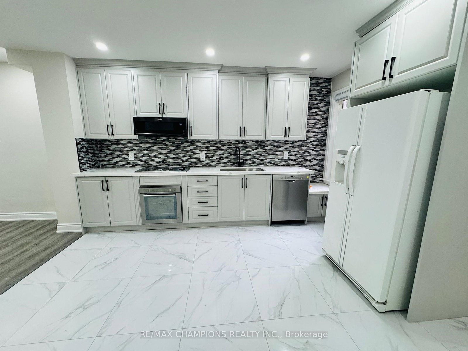 196 Caledonia Road, Unit Main Flr - Photo 14