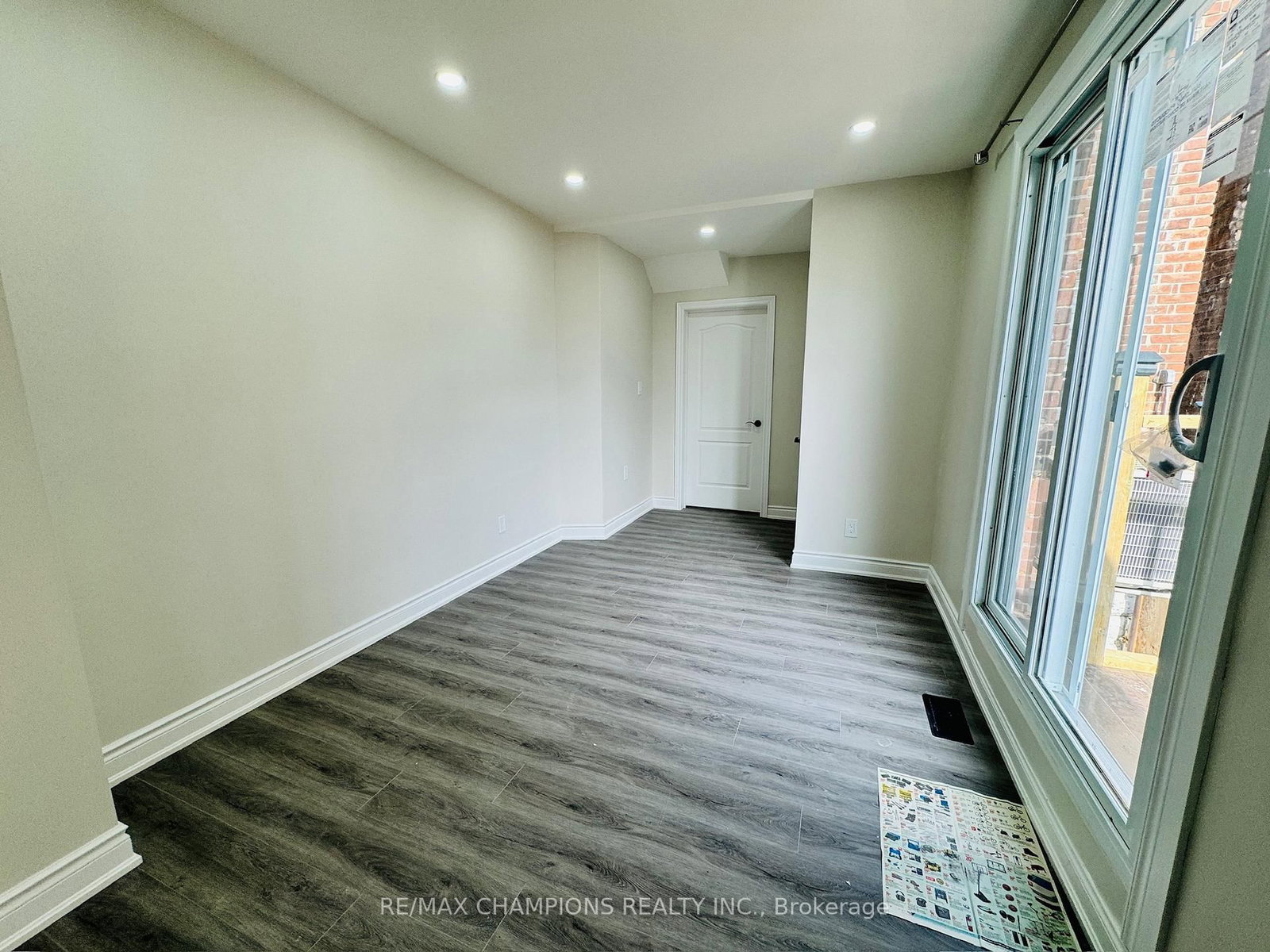196 Caledonia Road, Unit Main Flr - Photo 19