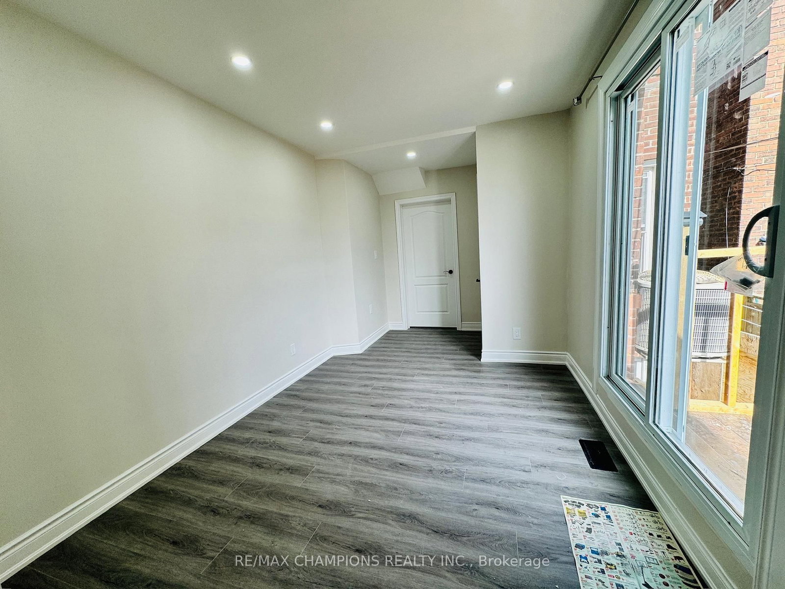 196 Caledonia Road, Unit Main Flr - Photo 20